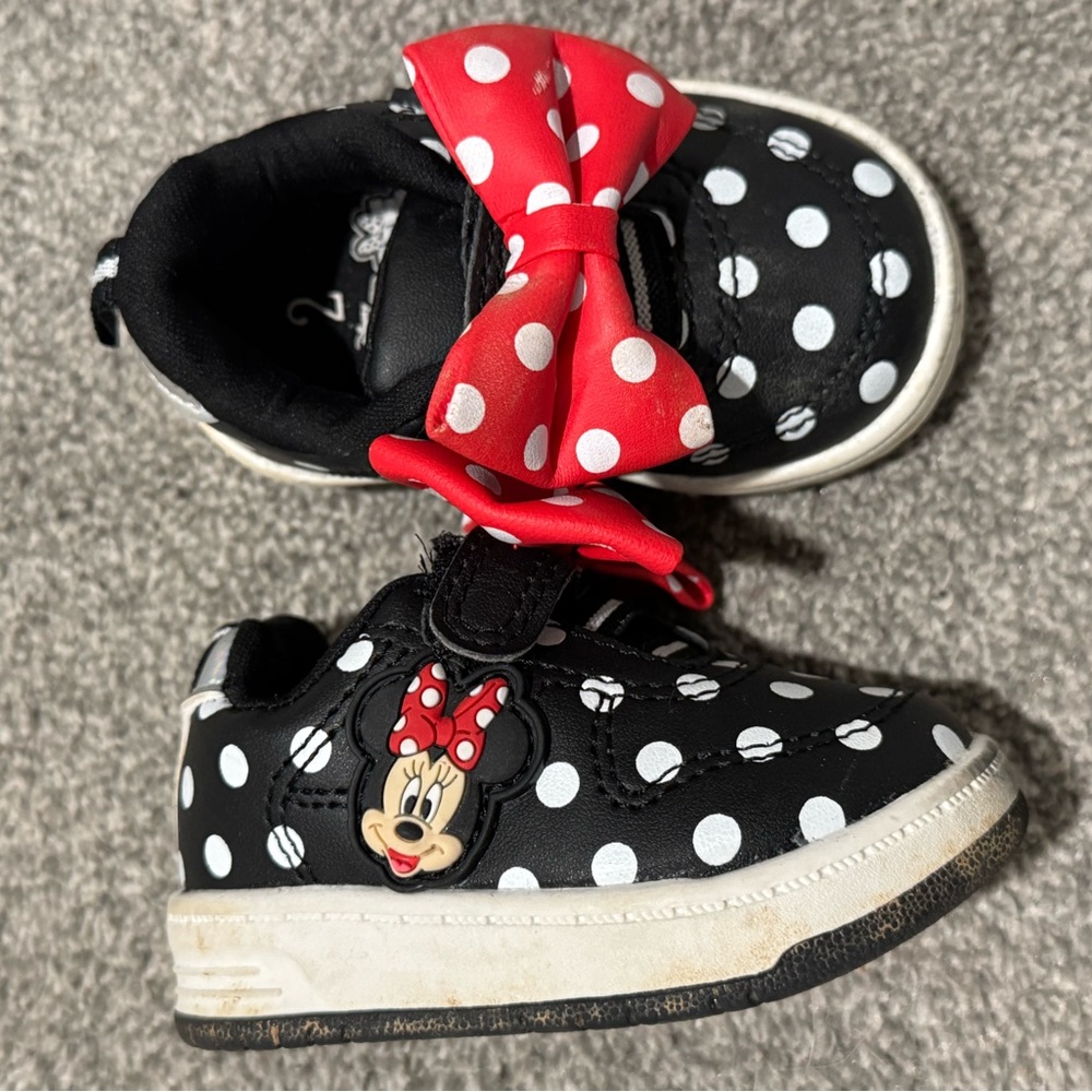 Disney Minnie Mouse Red Bow Polka Dot Sneakers | 2 | Velcro